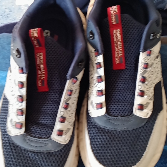 Shoe's - Picture 1 of 4